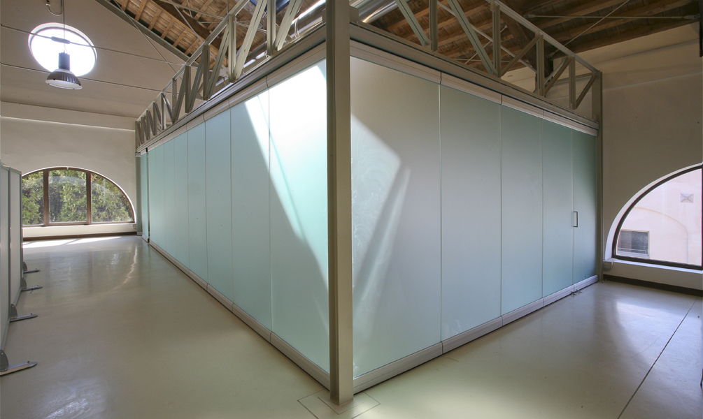 Tempered glass movable partition walls: photo 3
